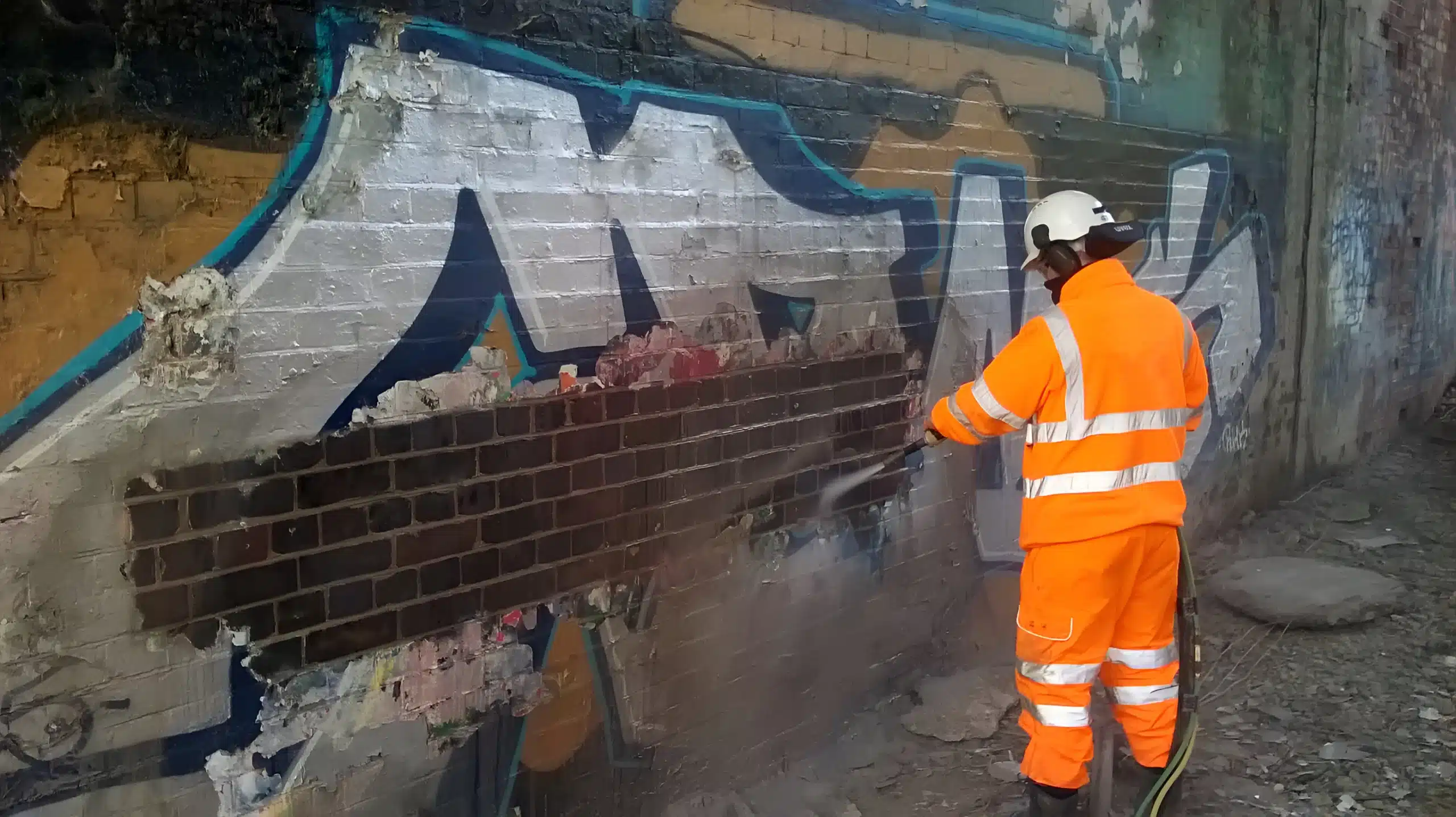 The Quill Falcon, Sand blasting, Sand blasting Sand blaster, Wet sand blasting, Dry blasting, Abrasive and Grit blasting