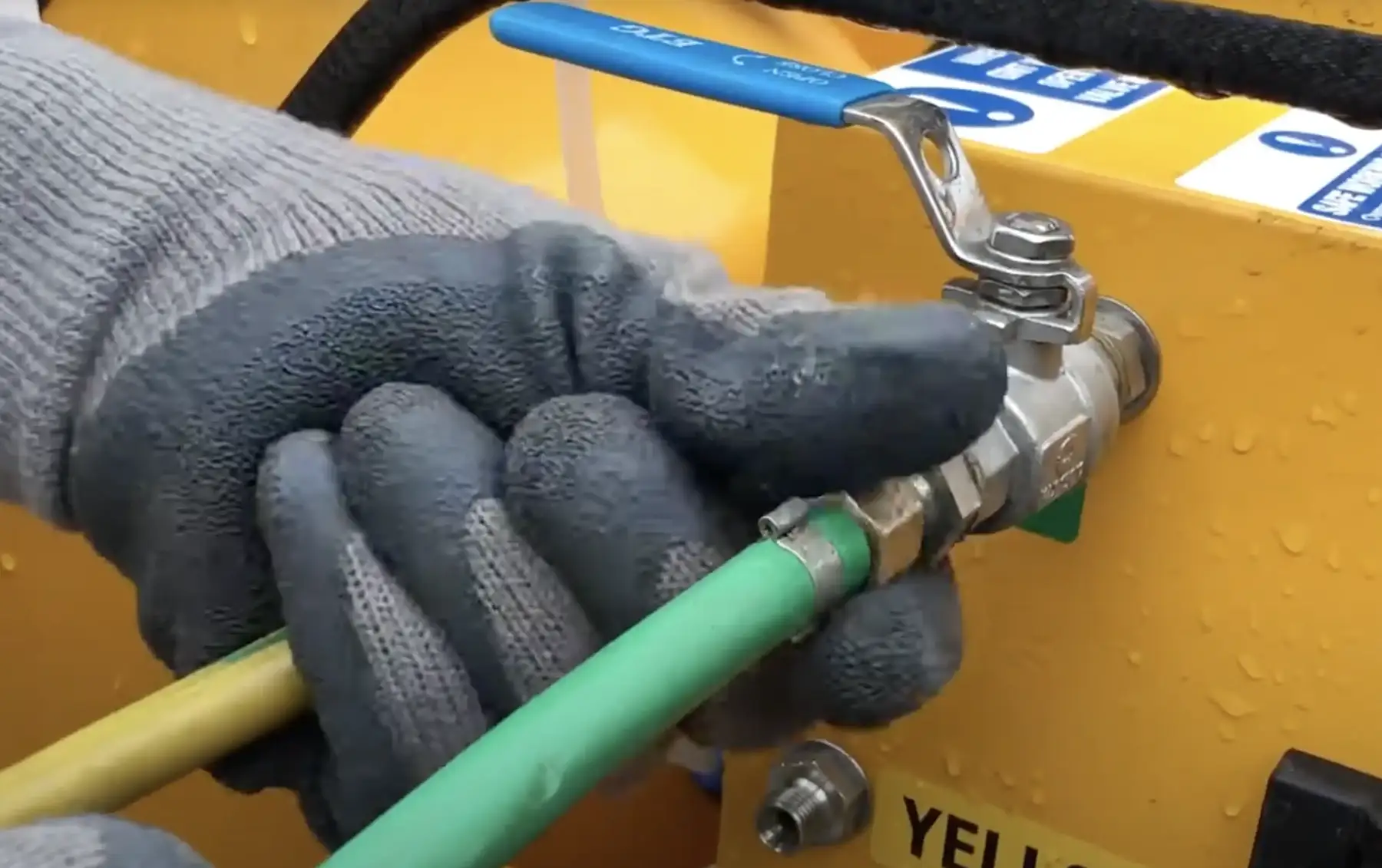 Close up of setting up a Quill Falcon Cyclone unit